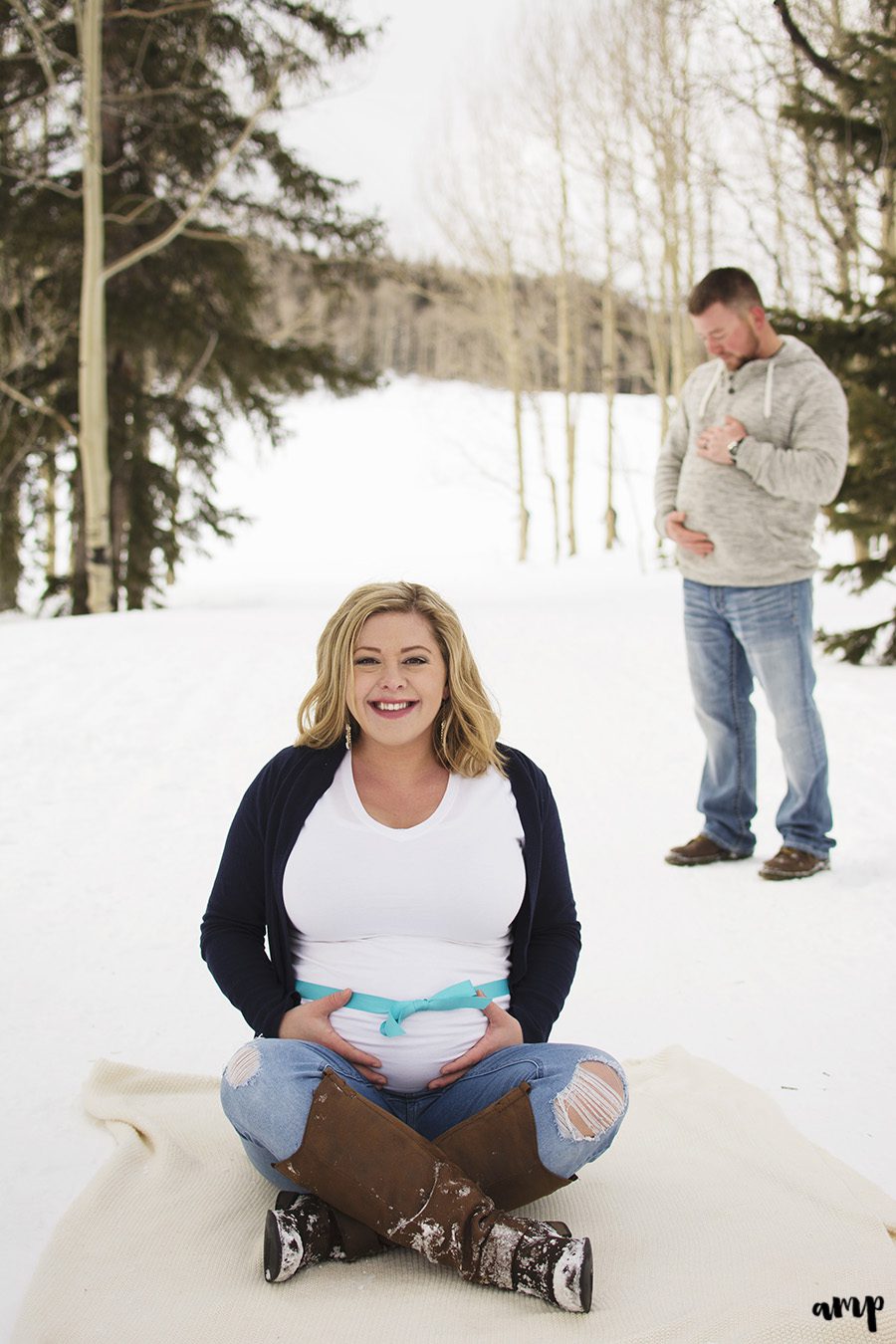 Winter Maternity Photos | Grand Junction Colorado | amanda.matilda.photography