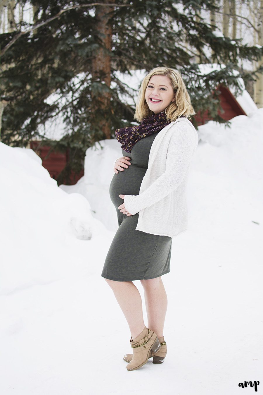 Winter Maternity Photography | Grand Junction Colorado | amanda.matilda.photography