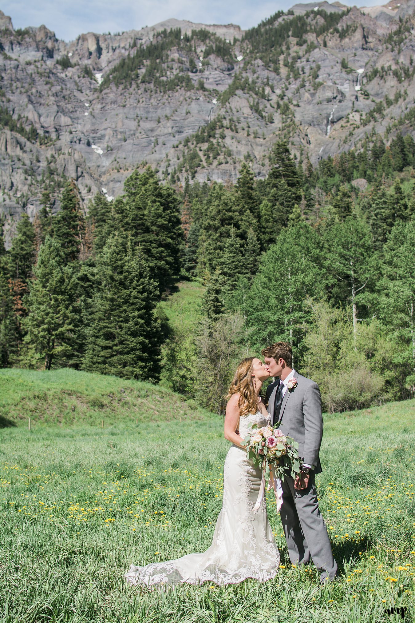 Bride and Groom kissing in the Ouray Amphitheater