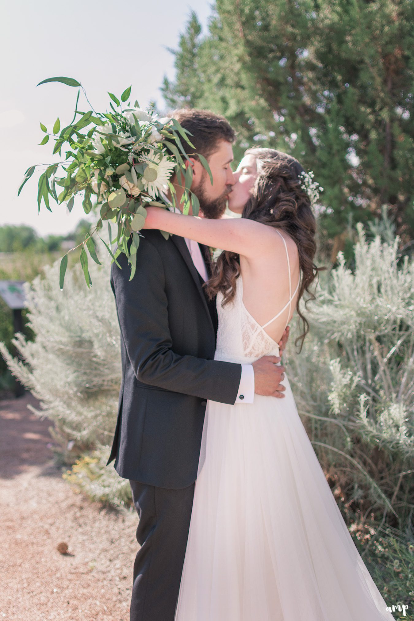 Bride and groom kissing in the botanic gardens