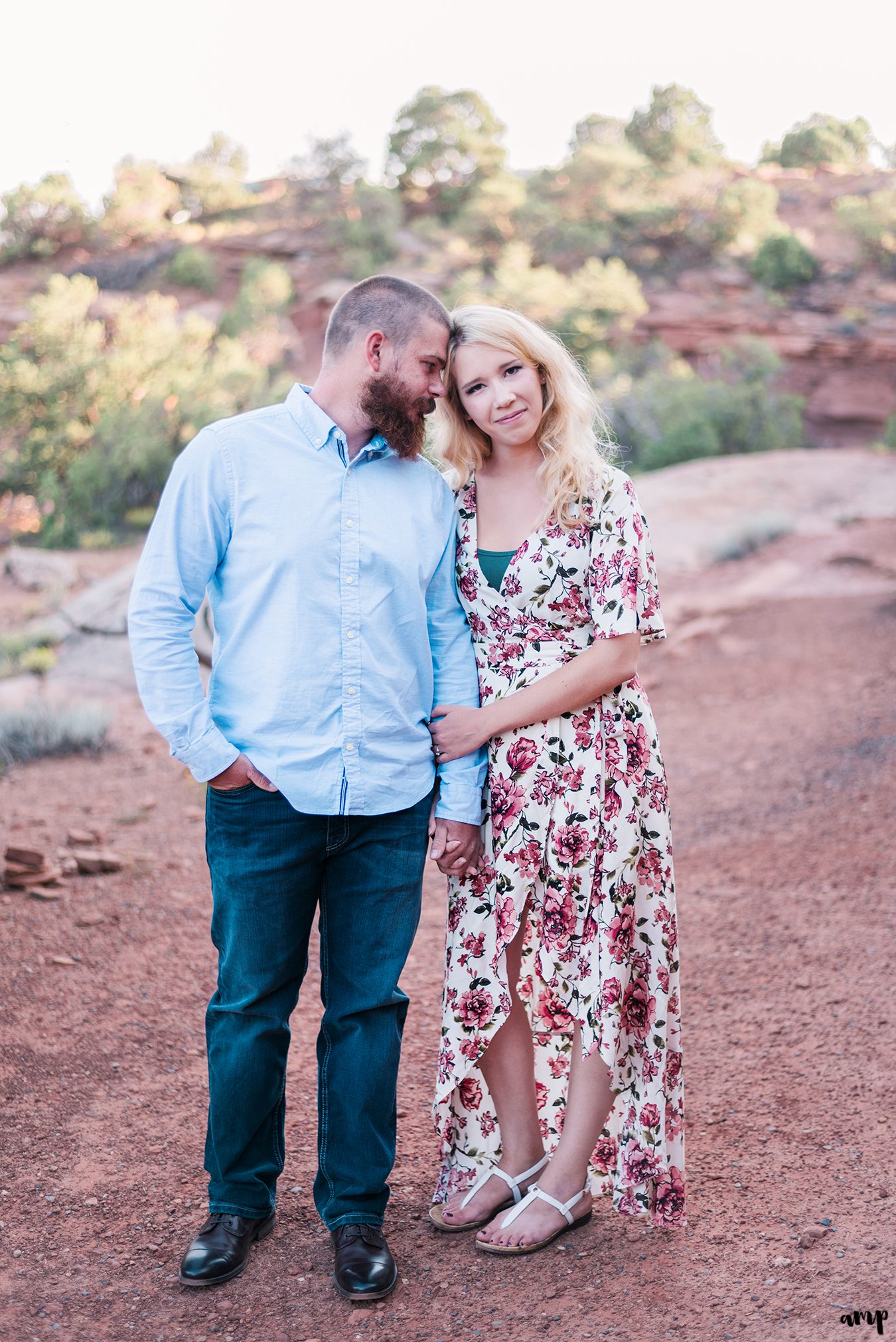 Engagement session in the desert of the Colorado National Monument