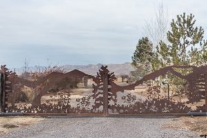 Mountain gate at Mountain View Farm | Western Slope Wedding Venues with amanda.matilda.photography