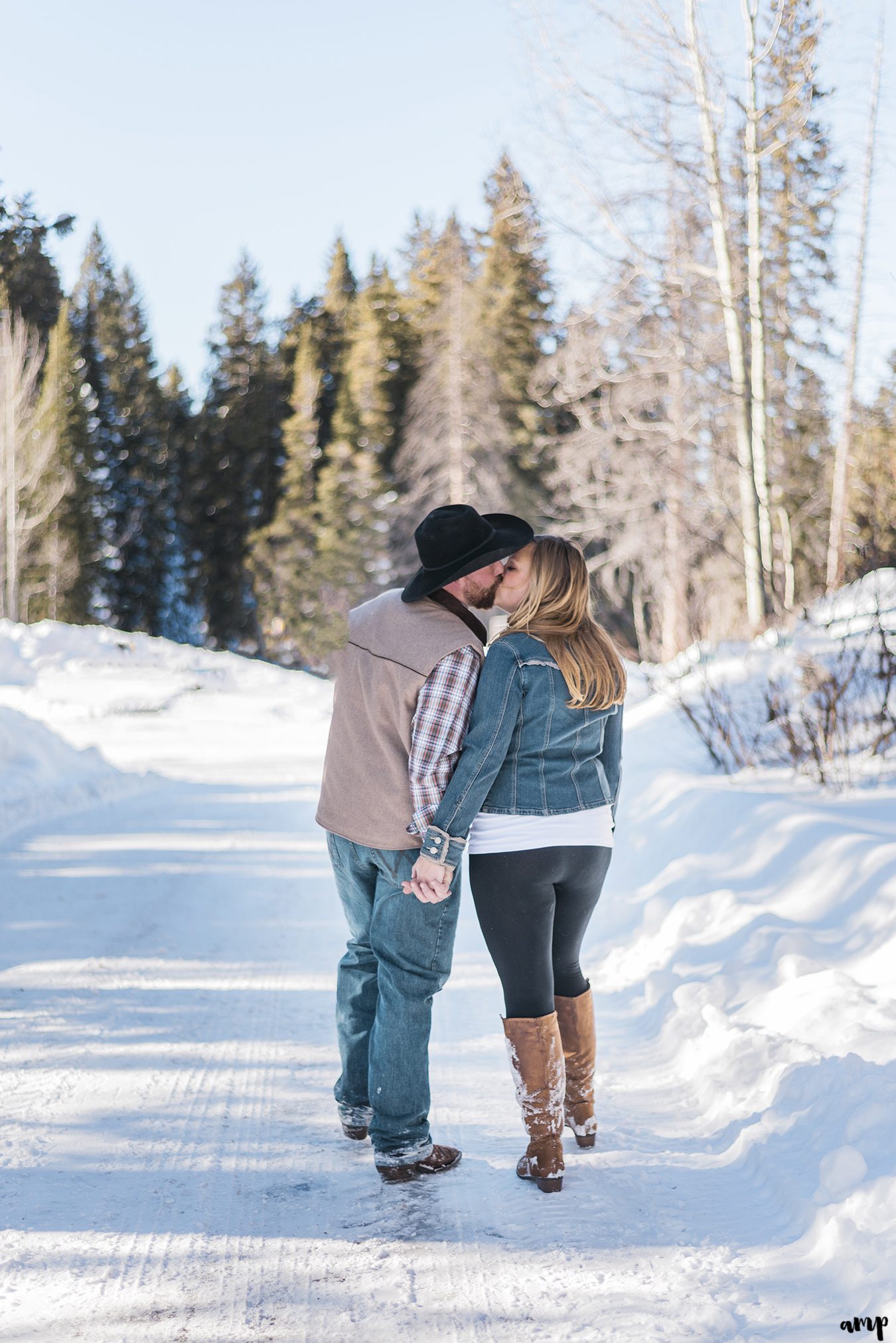 Emily & Victor | Snowy Engagement on the Grand Mesa | amanda.matilda.photography