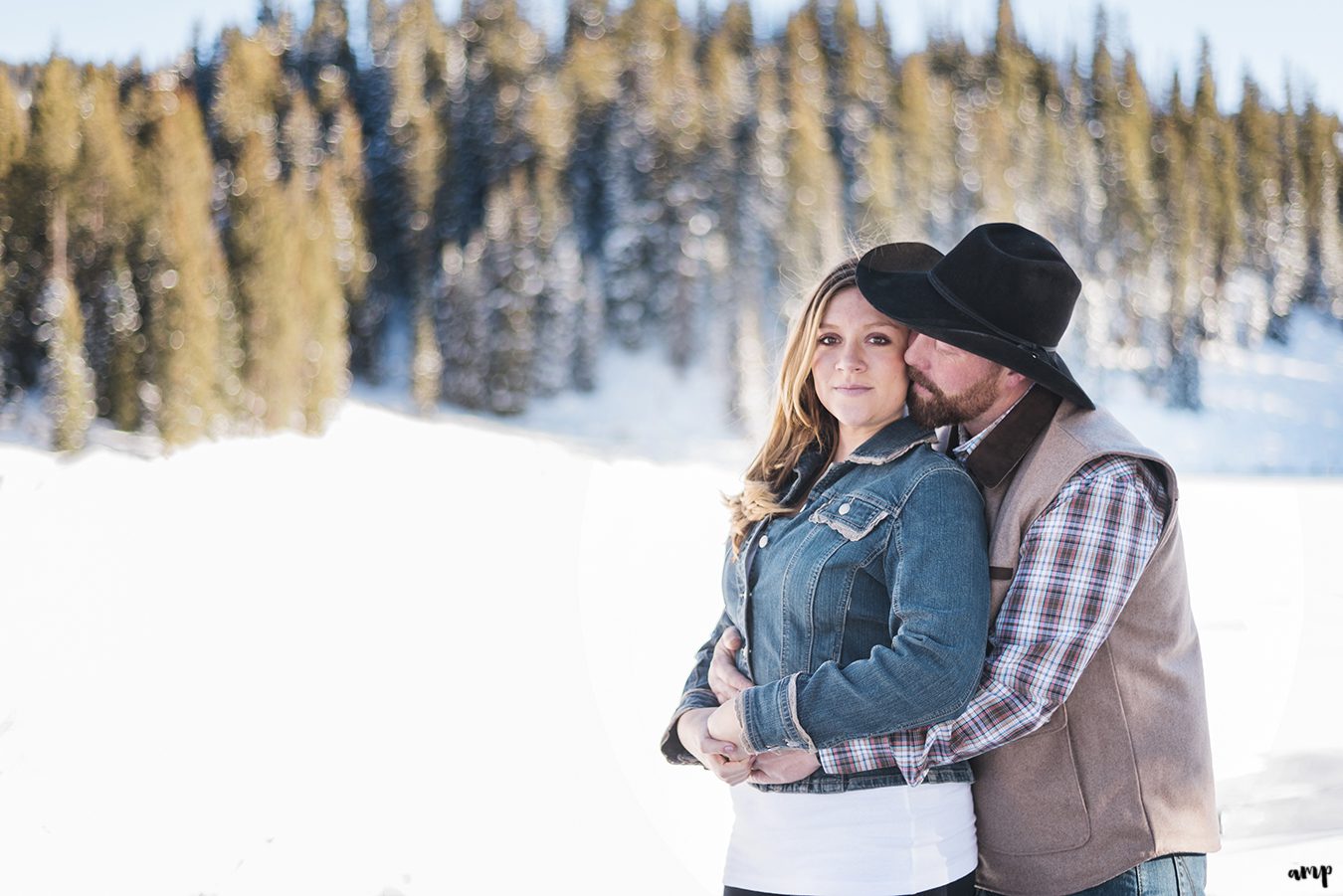 Emily & Victor | Snowy Engagement on the Grand Mesa | amanda.matilda.photography