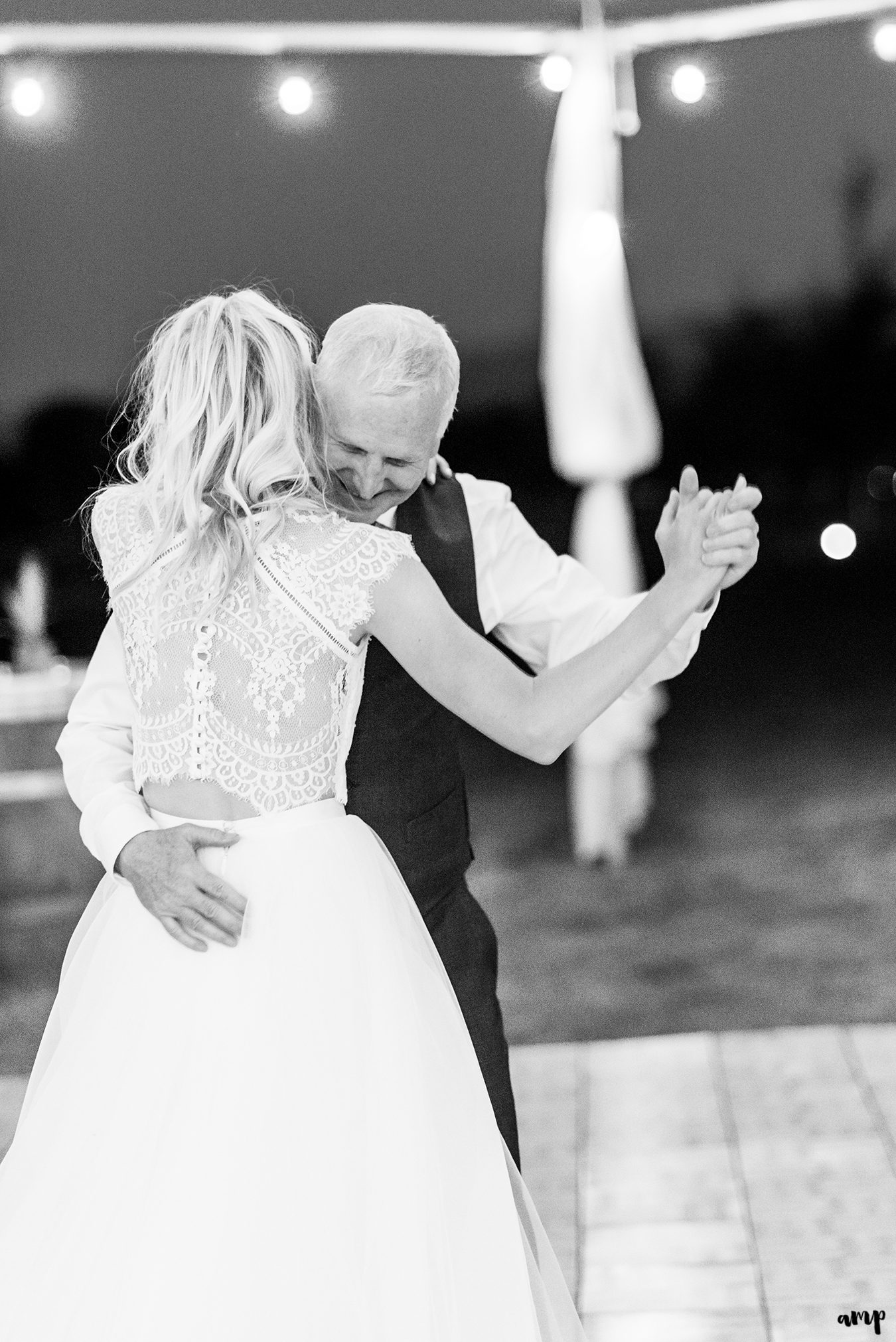 Father-daughter dance | Grand Junction Backyard Wedding | amanda.matilda.photography