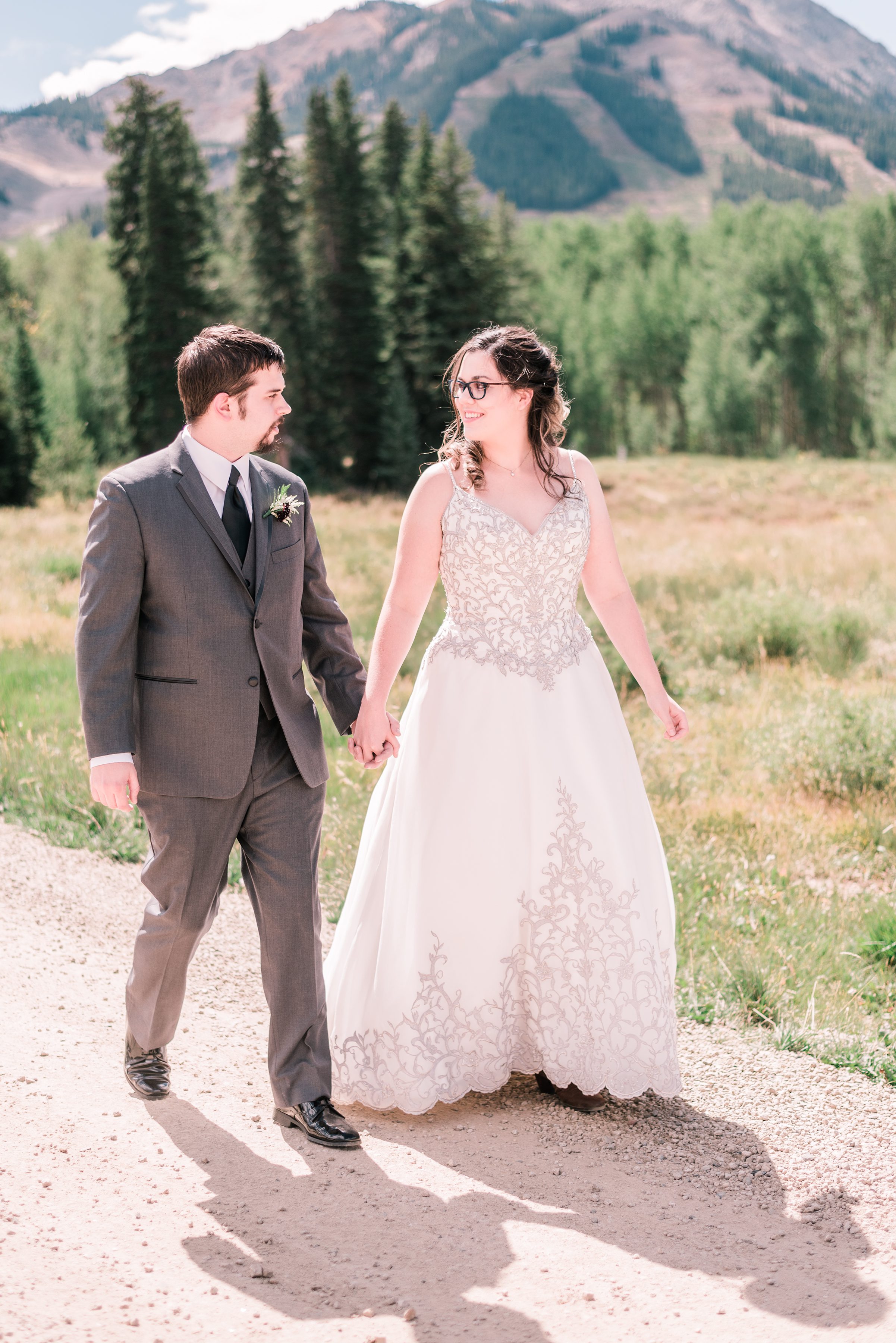 Alyse & Nate's Crested Butte Wedding at Ten Peaks Umbrella Bar | amanda.matilda.photography