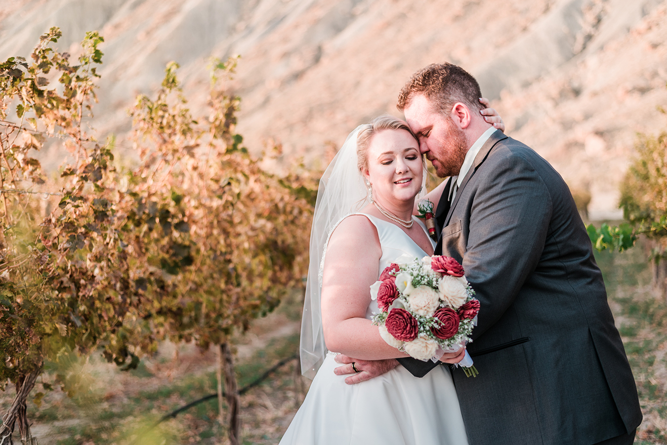 Ben & Dessa's autumn wedding at Colorado Wine Country Inn | amanda.matilda.photography
