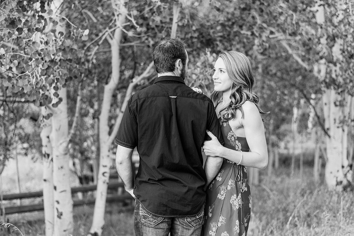 Garrett & Jennis | Fall Engagement Photos on Glade Park