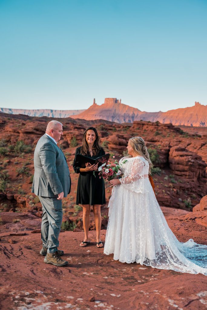 Leslie & James | Picnic Elopement in Moab