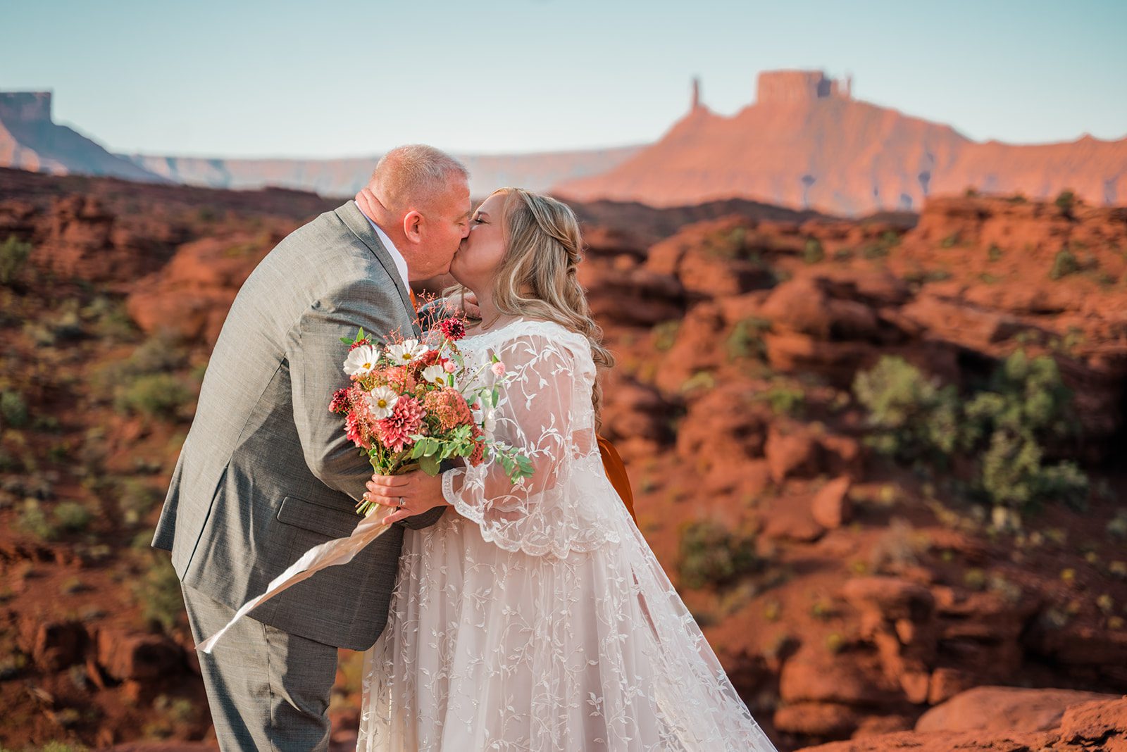 Leslie & James | Picnic Elopement in Moab