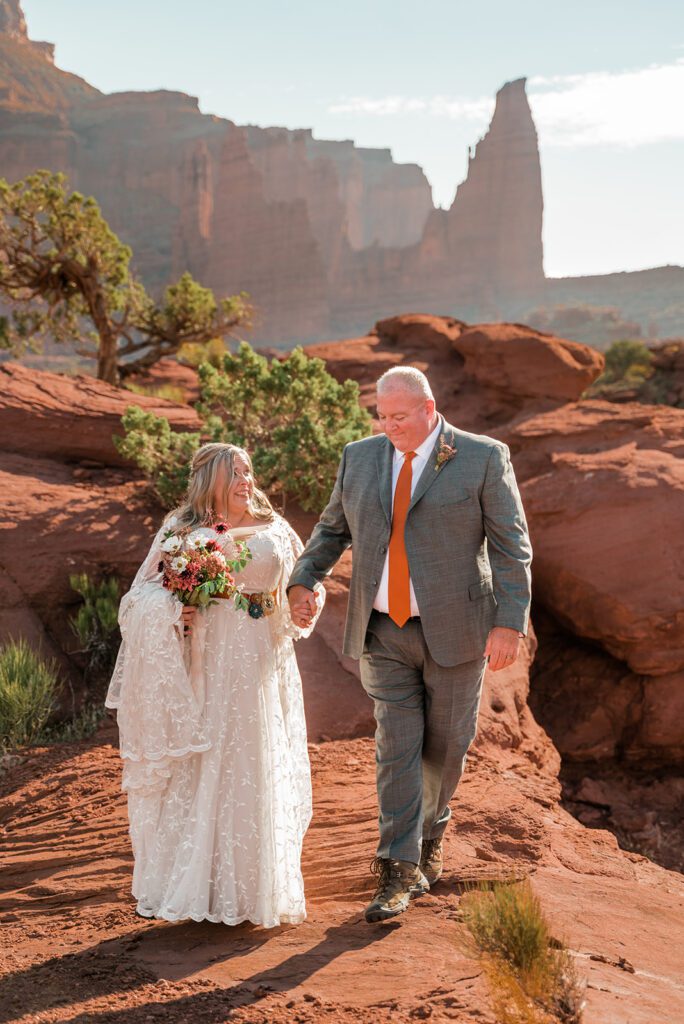 Leslie & James | Picnic Elopement in Moab