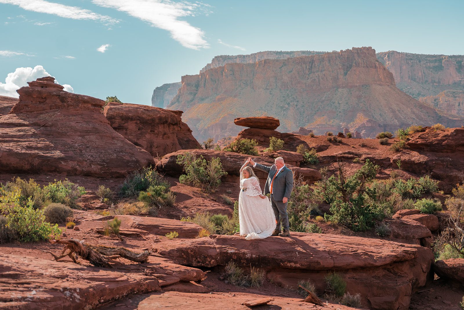Leslie & James | Picnic Elopement in Moab