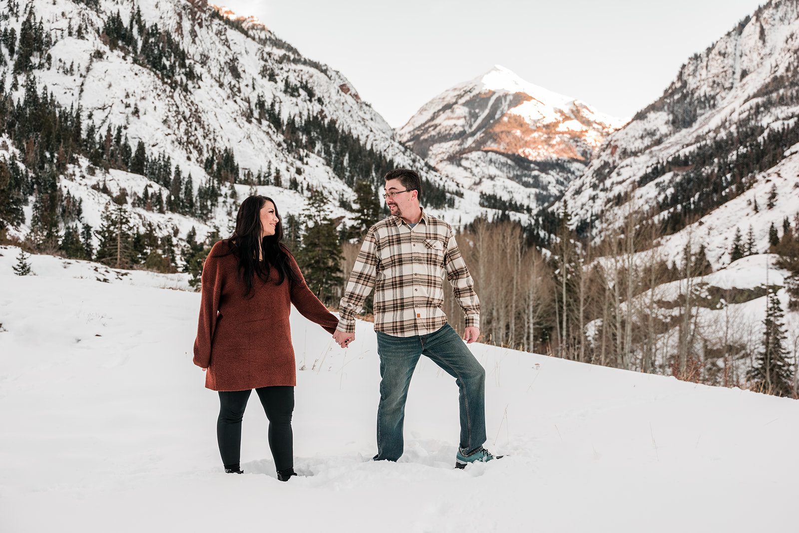 Winter engagement photos in Ouray | Amanda Matilda Photography